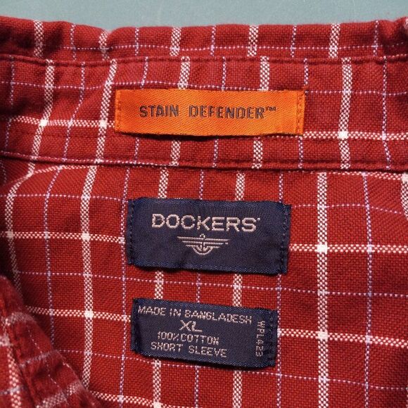 Dockers Men's Cotton XL Stain Defender Red/White Short Sleeve Button Down Shirt - Picture 2 of 5